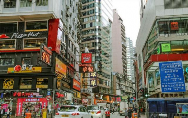 香港人均收入30万，是大陆的2倍，百姓的生活却像小县城一样！