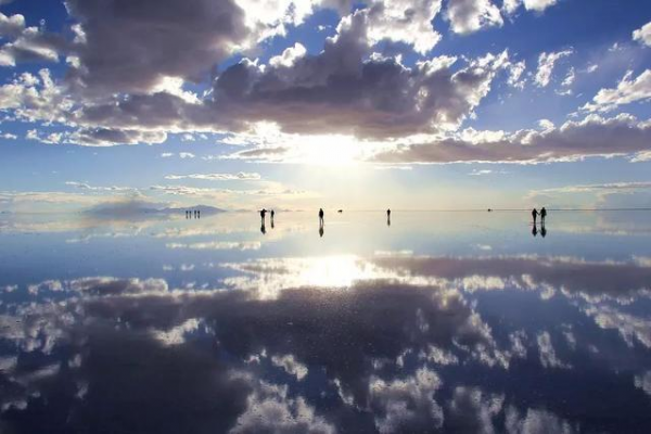 天空之镜——乌尤尼盐沼